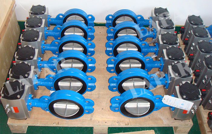 Wafer type pneumatic rubber seat butterfly valve