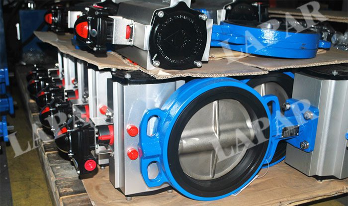 Wafer type pneumatic rubber seat butterfly valve